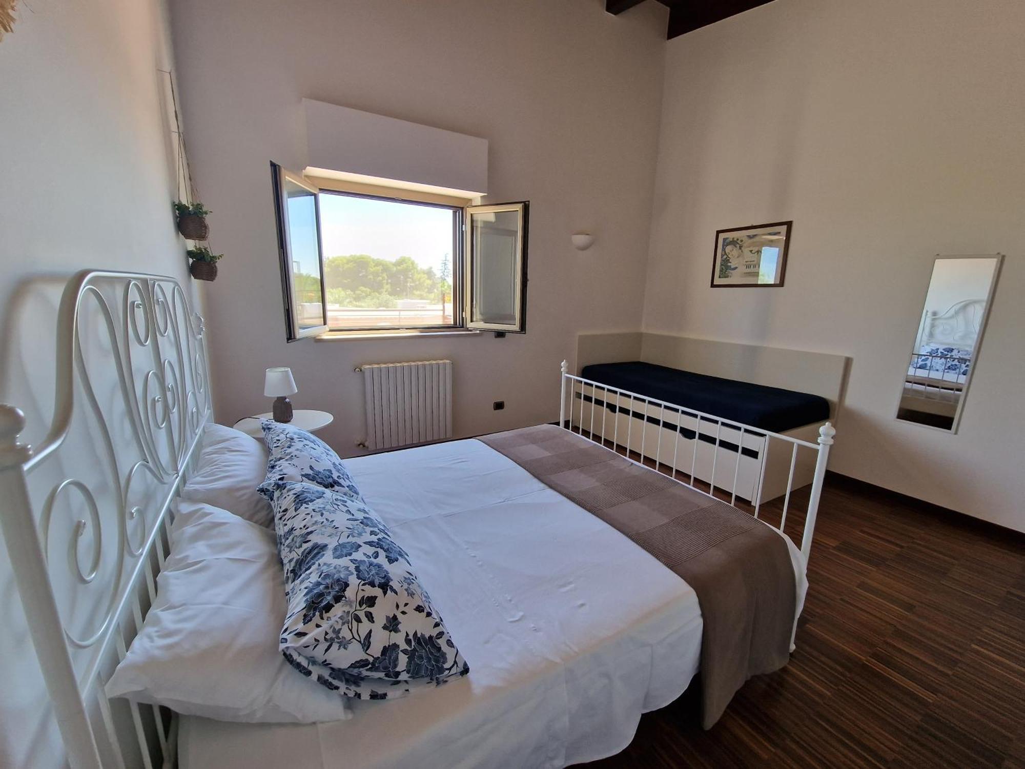 B&B Valleluna Trani Exteriör bild